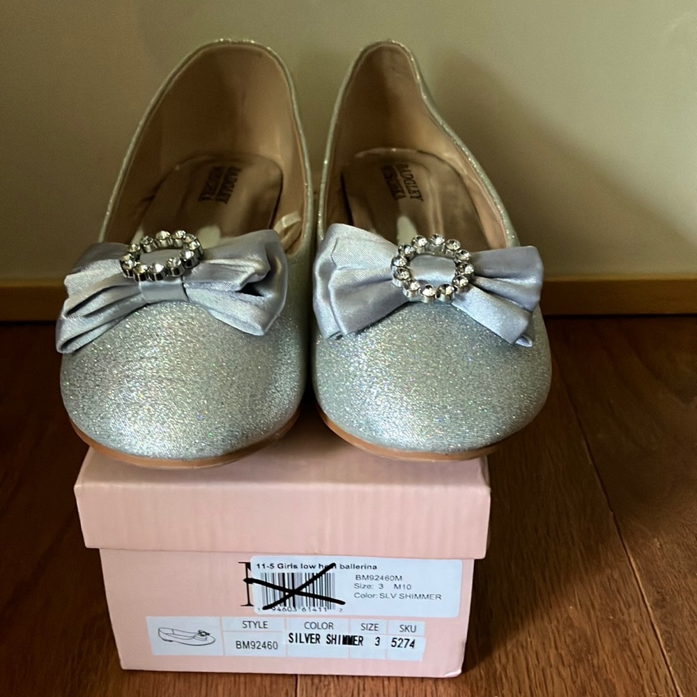 Badgley Mischka girls low heel ballerina in silver shimmer